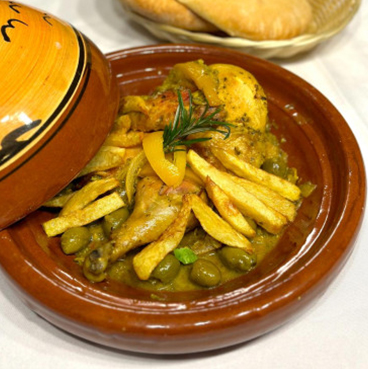 Tajine au poulet et citrons, olives